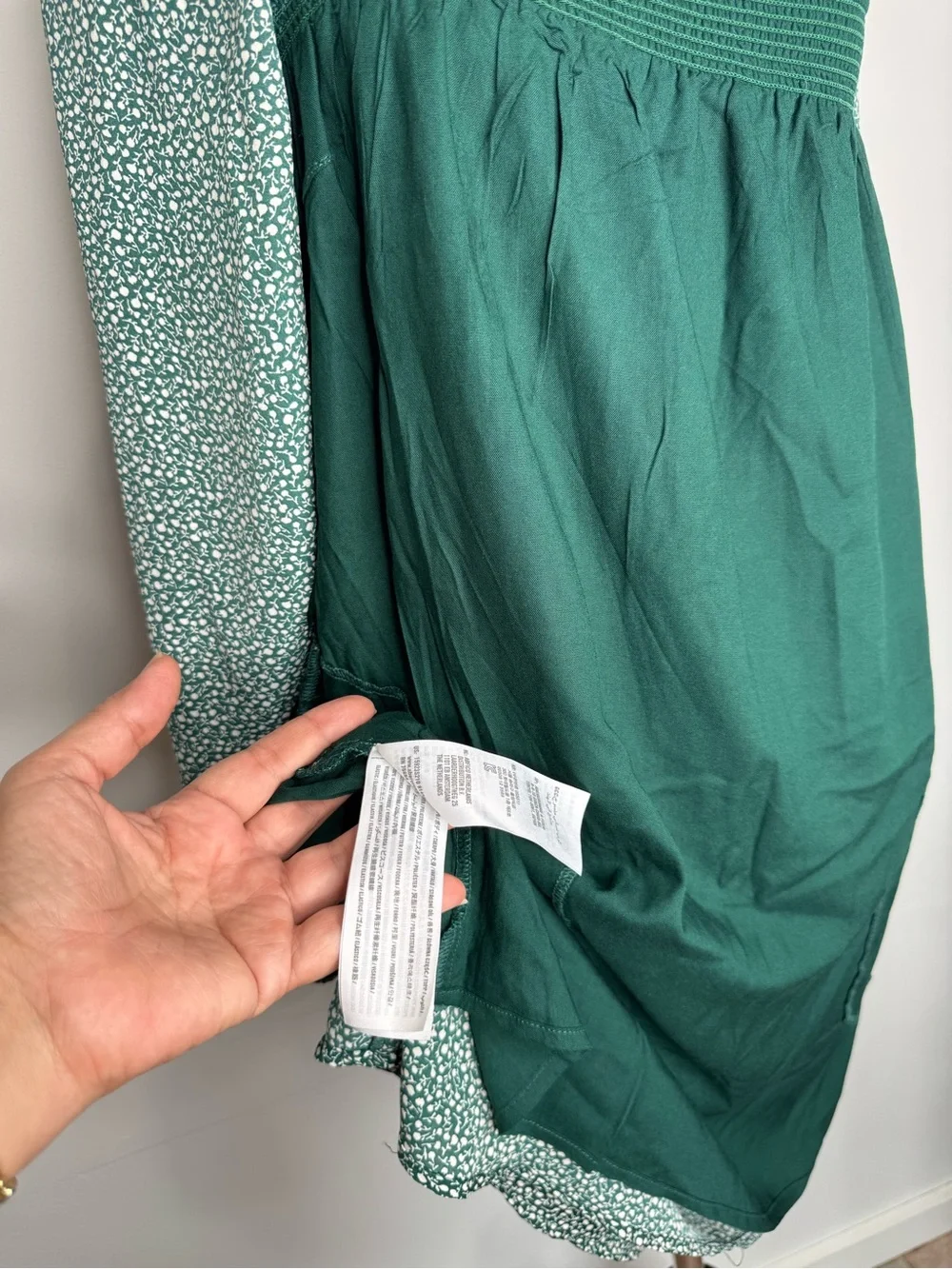 Abercrombie & Fitch Green Floral Long-Sleeve Smocked Dress. Size L - Picture 9 of 16